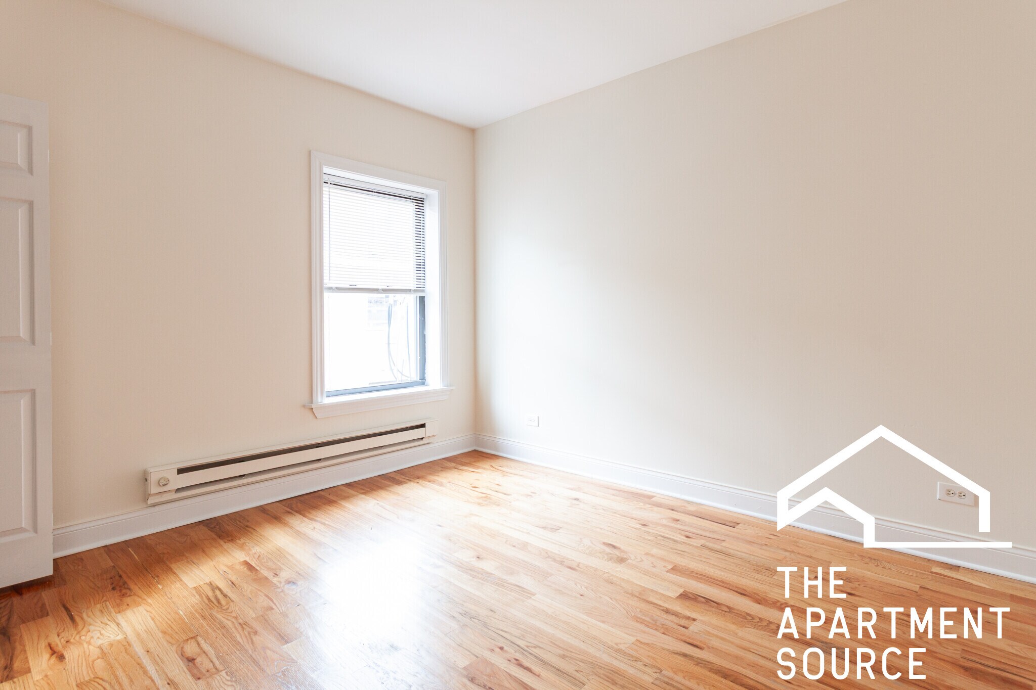 Building Photo - 628 W Cornelia Ave