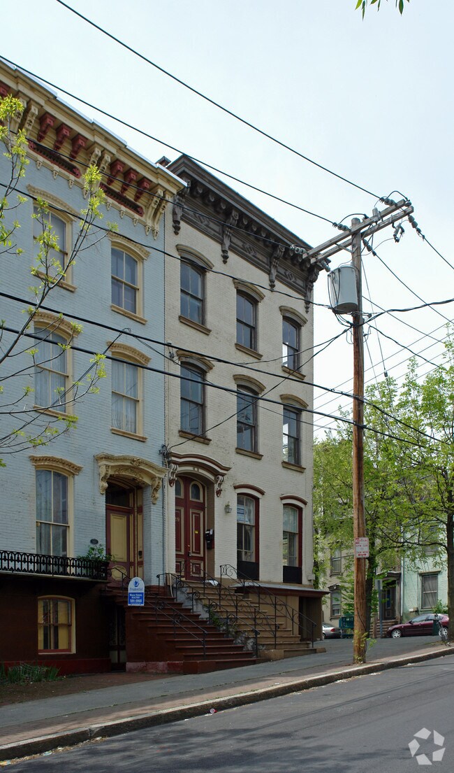 Building Photo - 19 Ash Grove Pl