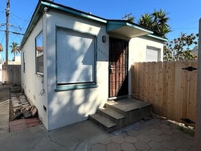 Building Photo - Voltaire Duplex