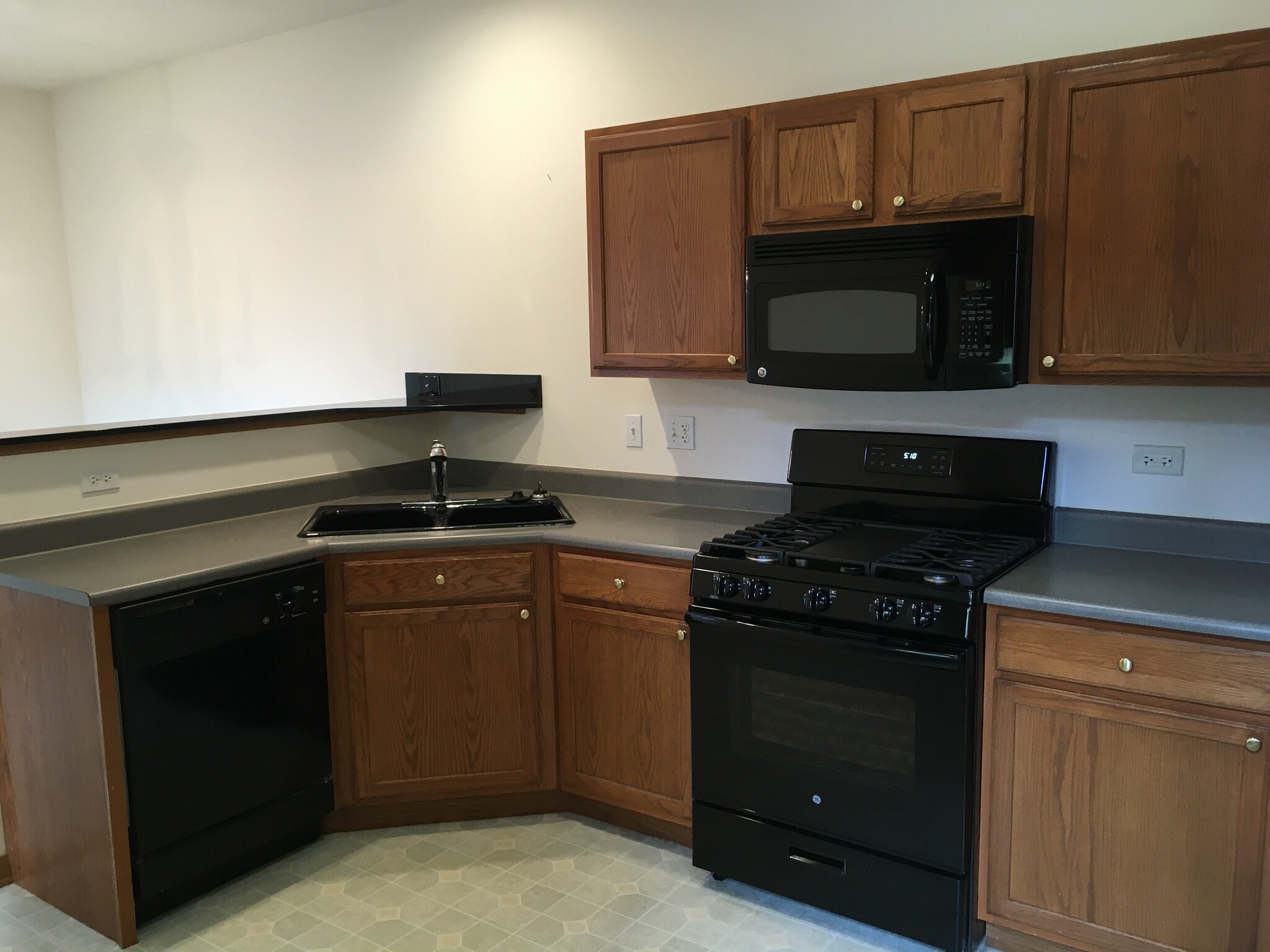 Building Photo - 956 Tanager Ct