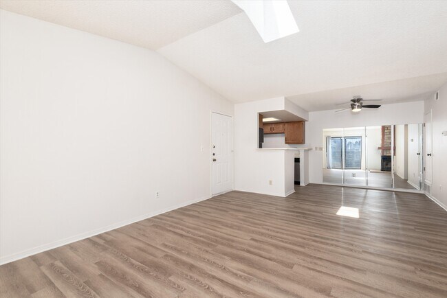 Building Photo - 923 S Zeno Way