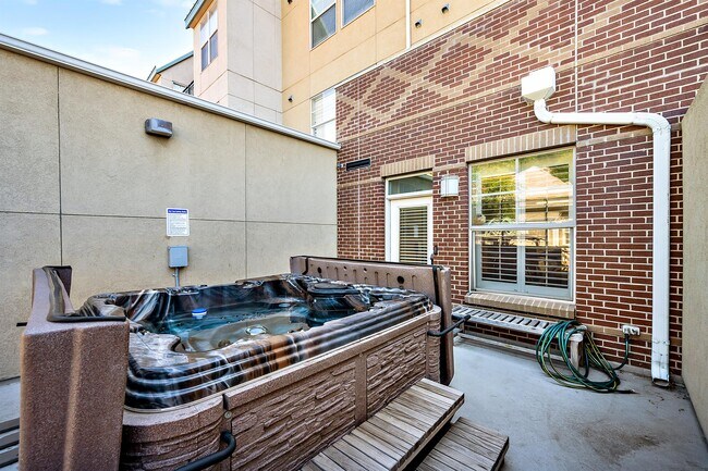 Building Photo - 1441 Central St