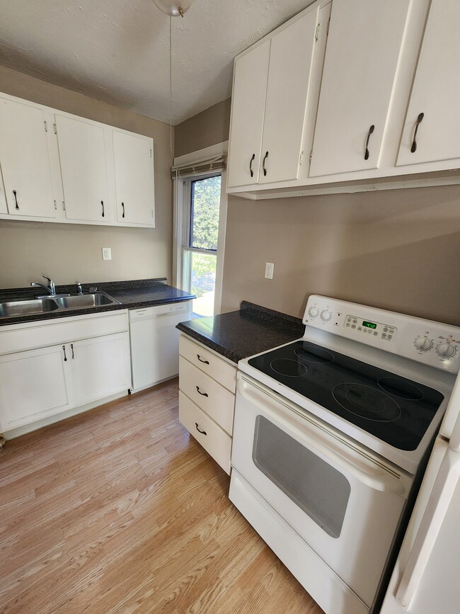 Building Photo - 4442 Knox St