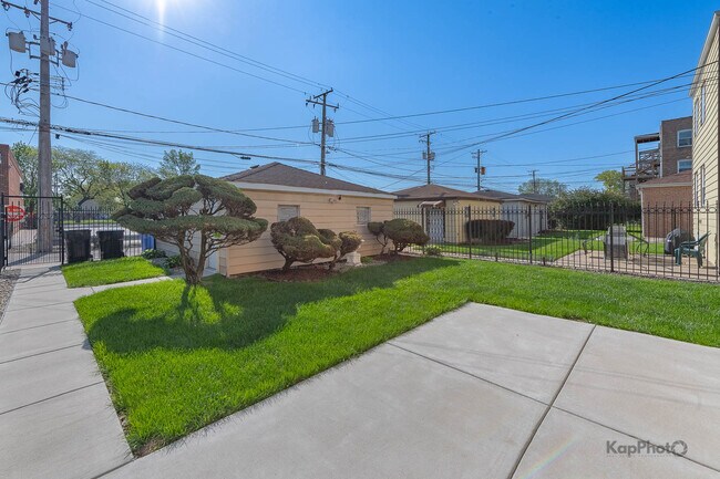 Building Photo - 8725 S Harper Ave