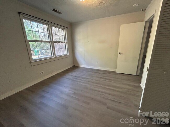 Building Photo - 3312 Circles End Cir