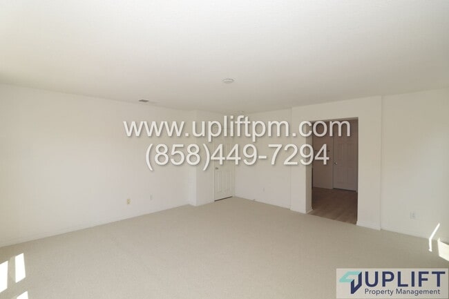 Building Photo - 4 bedroom 2.5 bathroom home in Chula Vista...