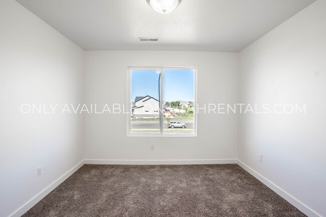 Building Photo - 1864 S 460 W