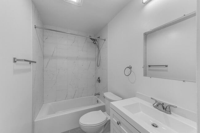 Building Photo - 900 Perrie Dr