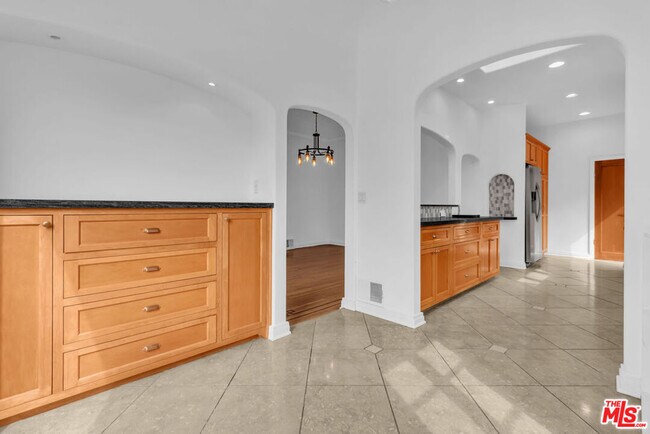 Building Photo - 6131 W 5th St