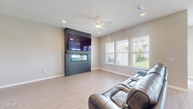 Building Photo - 335 Rum Runner Wy
