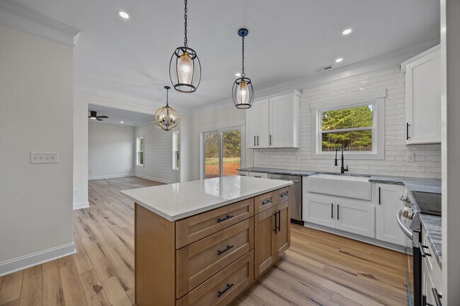 Building Photo - 1020 Gibson Rd