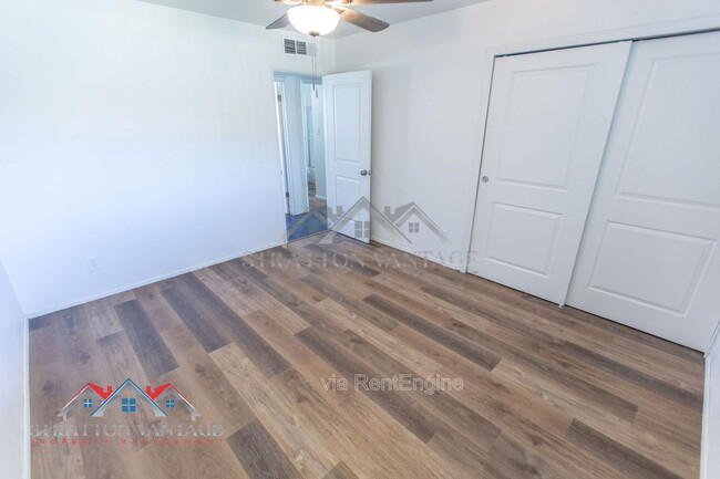 Building Photo - 8119 E Amelia Ave