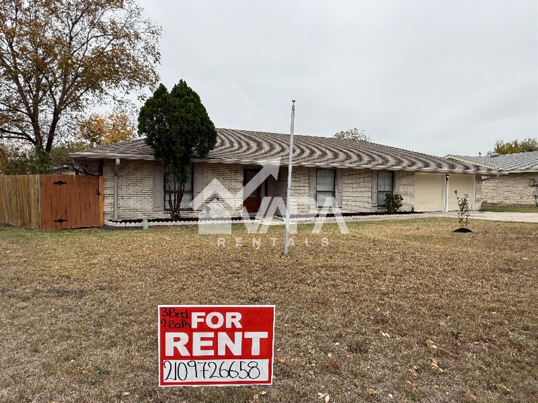 Building Photo - 7403 Castle Crown Dr
