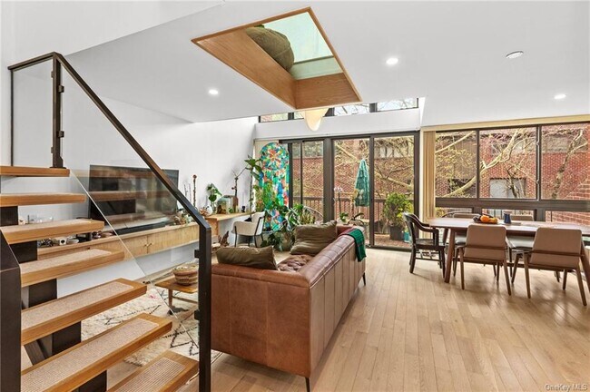 Building Photo - 150 N Bedford Rd