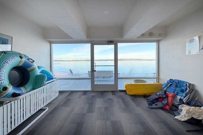 Building Photo - 2Bd/1.75Ba Kirkland Condo