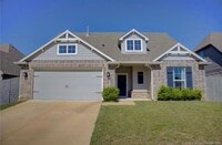 Building Photo - Welcome to this cozy home!
