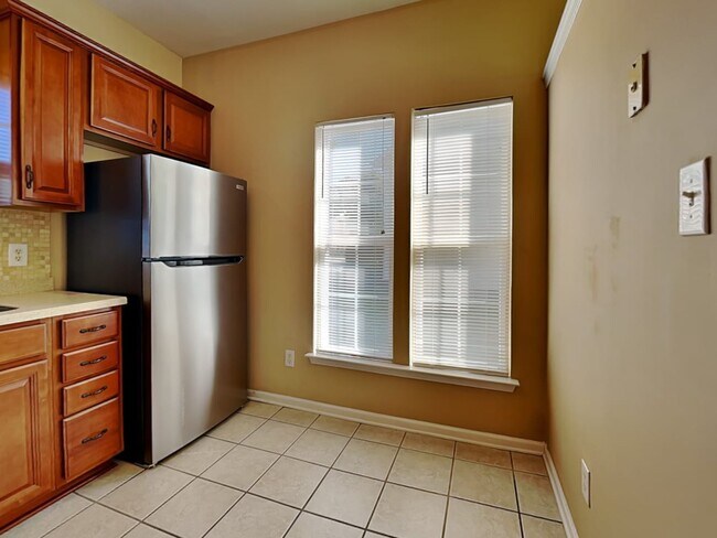 Building Photo - 9021 Cinnabay Dr