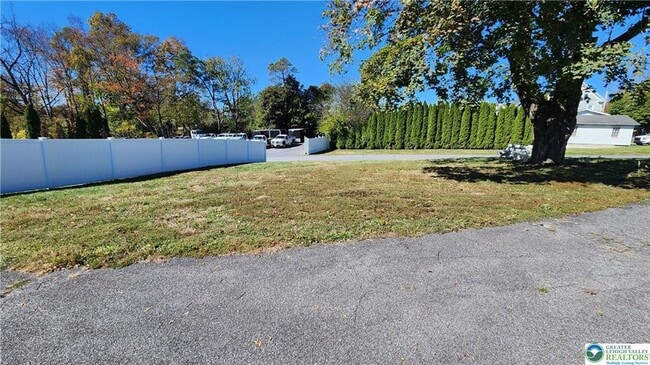 Building Photo - 4633 Lehigh Dr