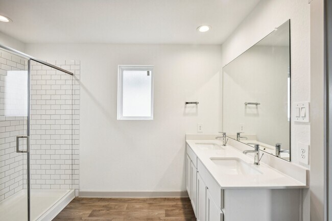 Building Photo - 8011 House bank Ln