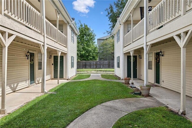 Building Photo - 737 Heavens Dr