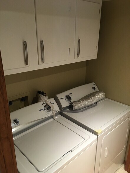 Building Photo - 4935 Granby Cir