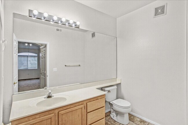 Building Photo - Pacific Legends 2 Bed Condo Near Pool