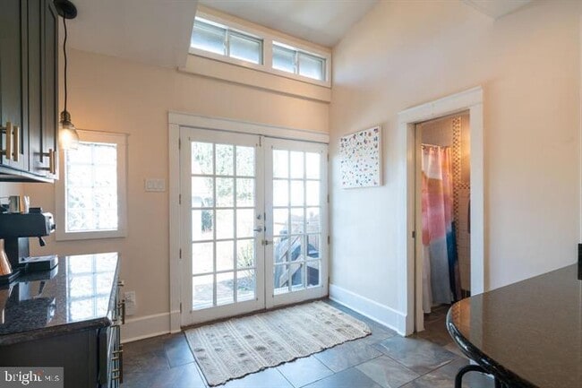 Building Photo - 229 Benezet St