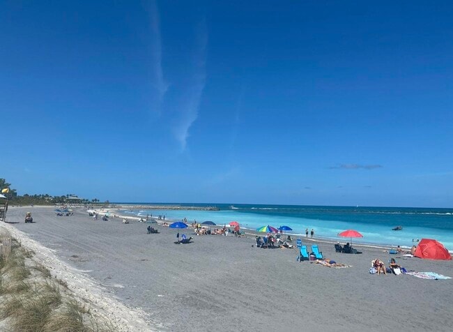 Building Photo - 150 Pineview Rd