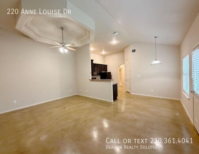 Building Photo - 220 Anne Louise Dr