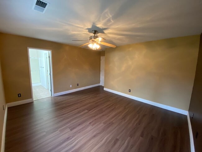 Building Photo - NW Visalia Home coming soon!!