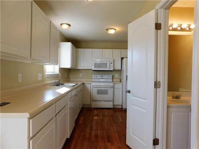 Building Photo - 6512 Oak Crest Dr