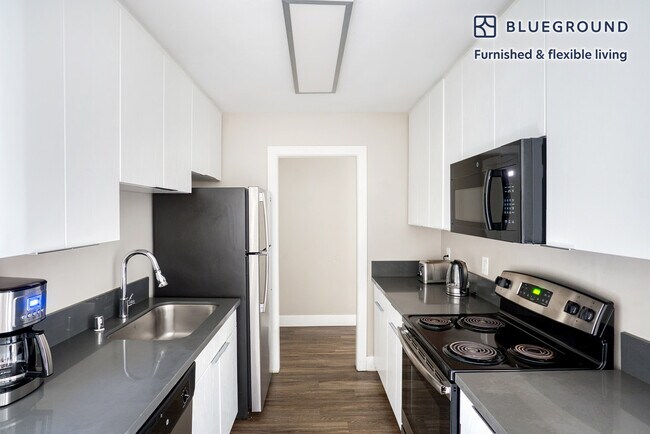 Building Photo - 622 Edgewater Blvd