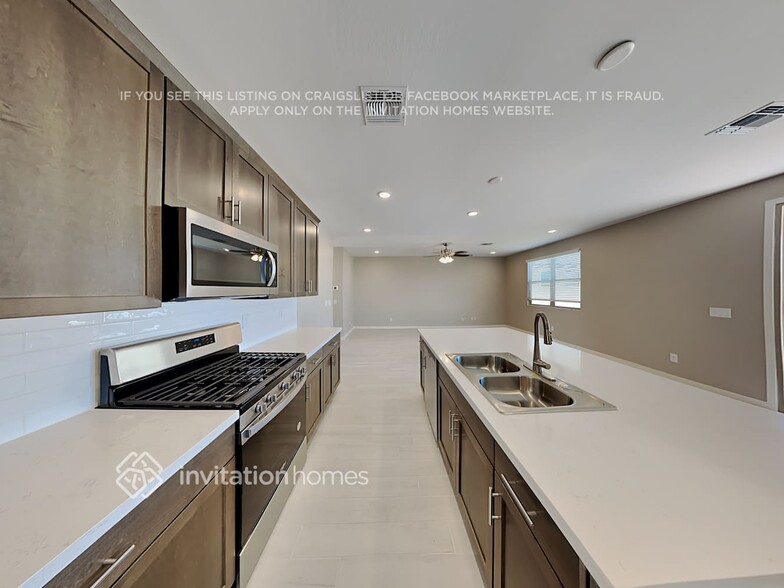 Building Photo - 40581 W Sunland Dr