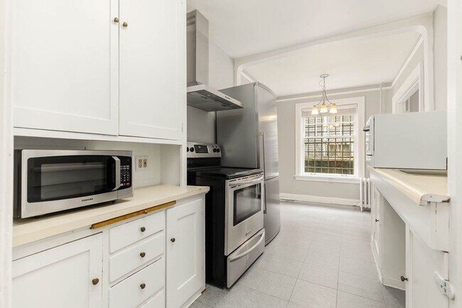 Building Photo - 321 Boylston Ave E