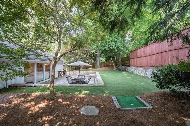 Building Photo - 1210 Lenox Cir NE