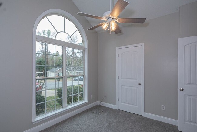 Building Photo - East Columbus