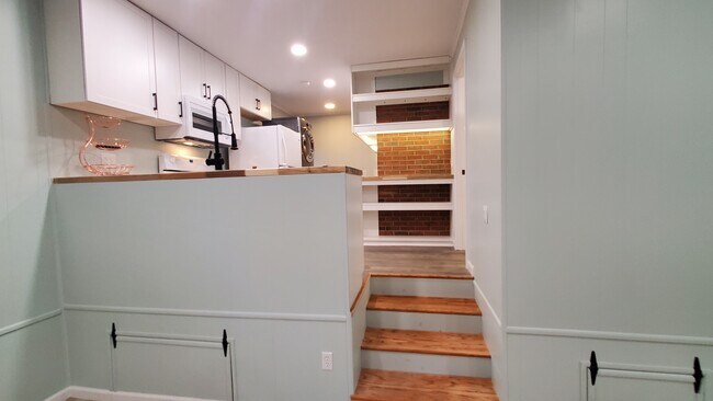 Building Photo - 2412 Jacqueline Cir