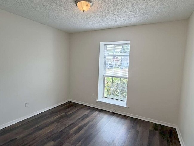 Building Photo - 3039 Greenlodge Ln