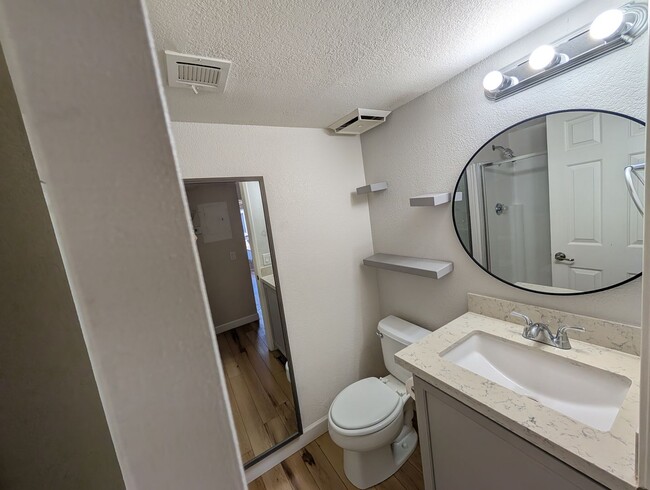 Building Photo - 2 bedroom, 2 Bathroom The Cliffs at North ...