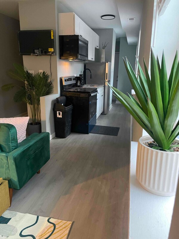 Building Photo - 1025 W Baltimore St