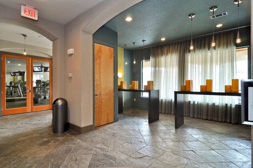Building Photo - 2600 Hillsboro Pike