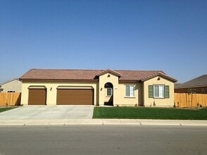 Building Photo - Beautiful 2014 Built Home - 5 bed 4 bath i...