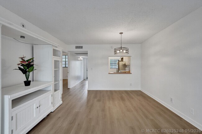 Building Photo - 9470 Poinciana Pl