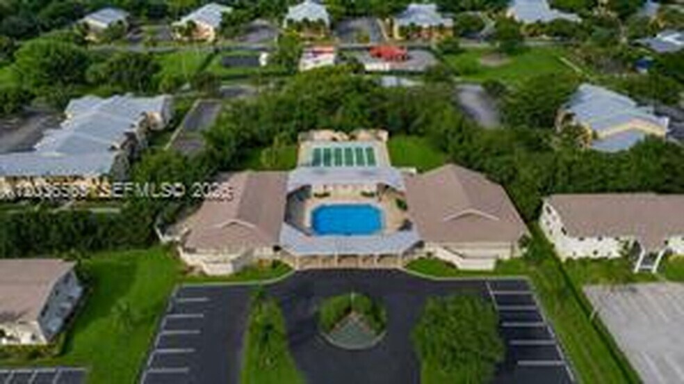 Building Photo - 306 Circle Dr S