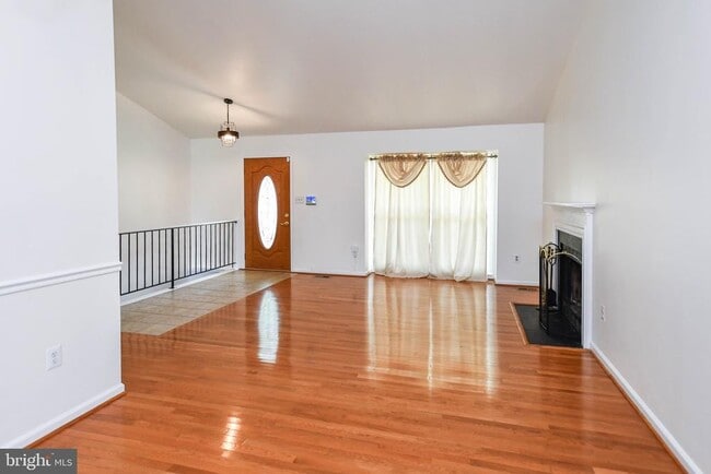 Building Photo - 12407 Lampton Ln