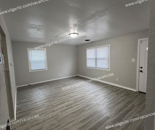 Building Photo - Newly Renovated 2-Bedroom • 1-Bathroom Home