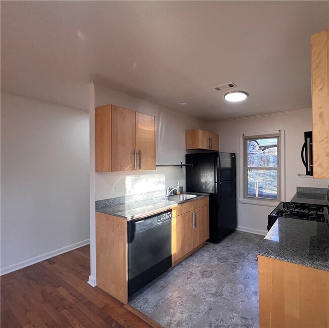 Building Photo - 921 E Rodgers Dr
