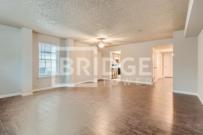 Building Photo - 806 Prairie Creek Dr