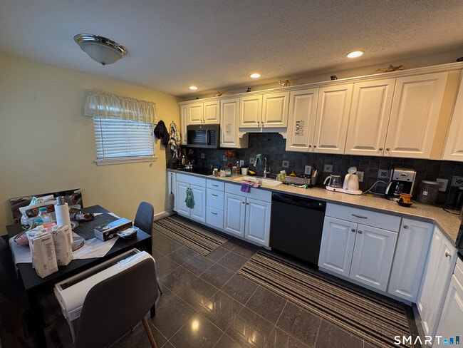 Building Photo - 17 Coram Rd