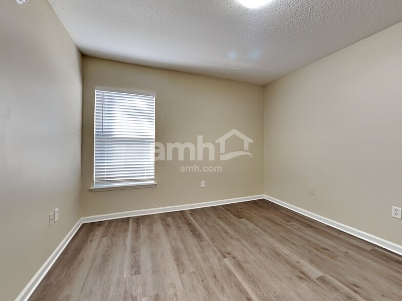 Building Photo - 809 Crystal Spring Way